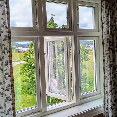 Donhaug Gard Bed & Breakfast 4*
