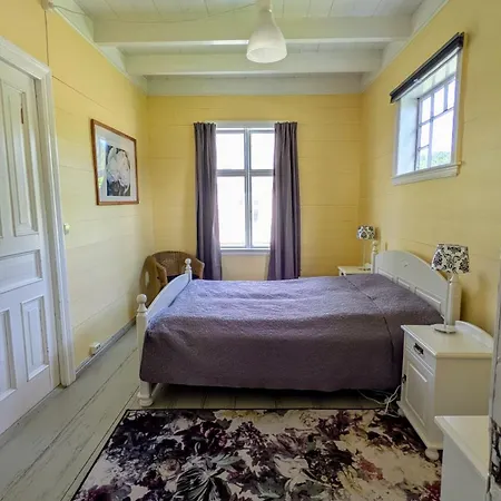 Donhaug Gard Bed & Breakfast 4*