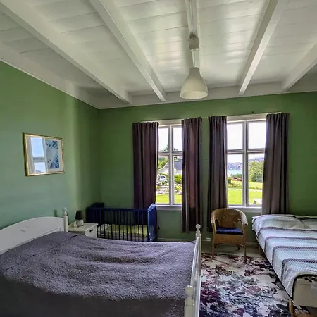 Bed & Breakfast Donhaug Gard 4*