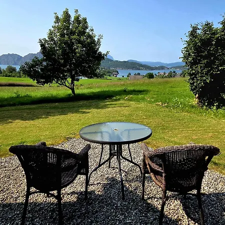 Donhaug Gard Bed & Breakfast 4*