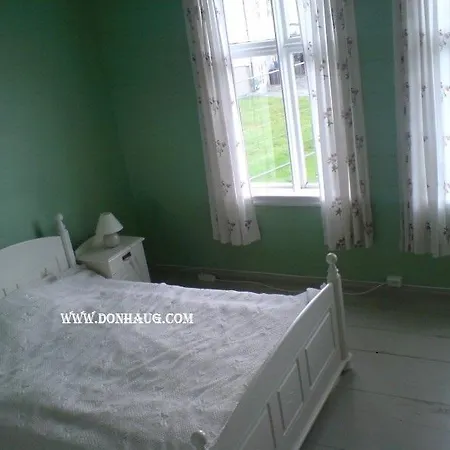 Donhaug Gjestegard Bed & Breakfast