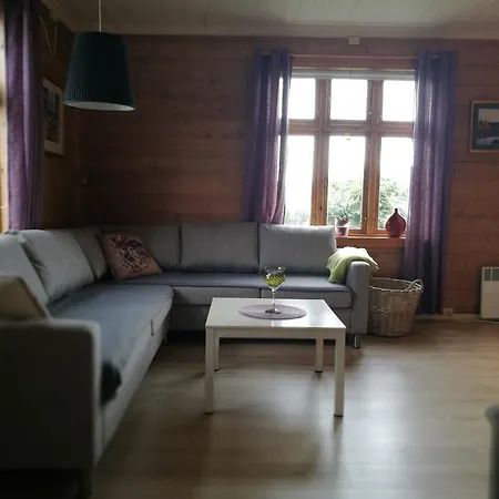 Donhaug Gjestegard Bed & Breakfast