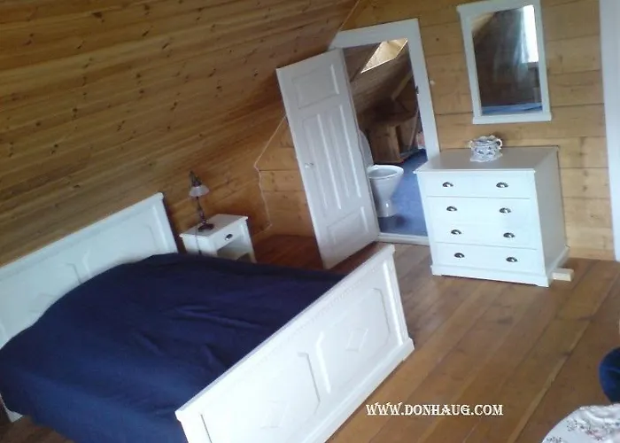 Donhaug Gjestegard Bed & Breakfast 4*