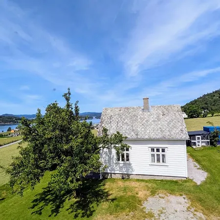 Bed & Breakfast Donhaug Gard 4*