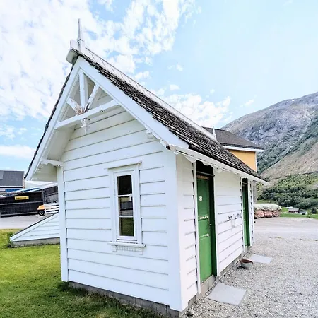 Donhaug Gjestegard 4*