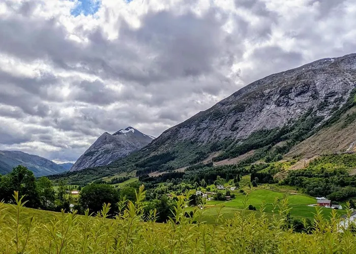 Donhaug Gjestegard Bed & Breakfast