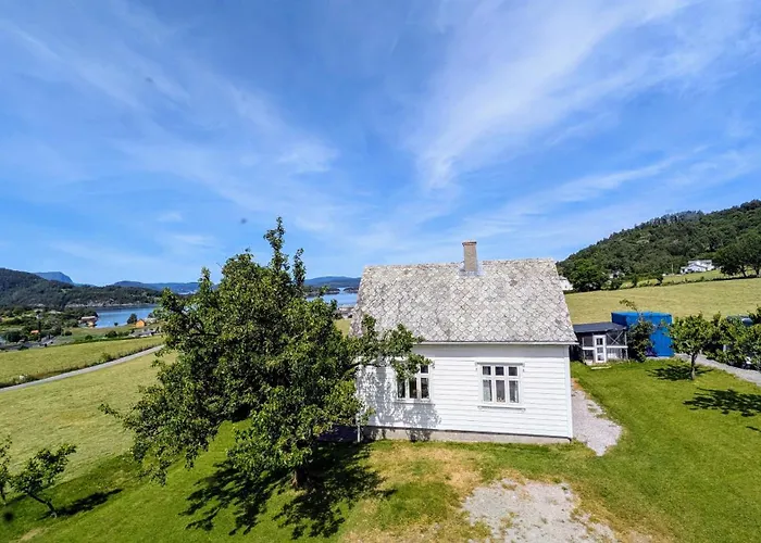 Bed & Breakfast Donhaug Gjestegard 4*