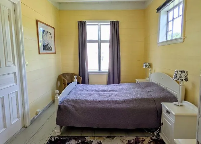 Donhaug Gjestegard Bed & Breakfast 4*